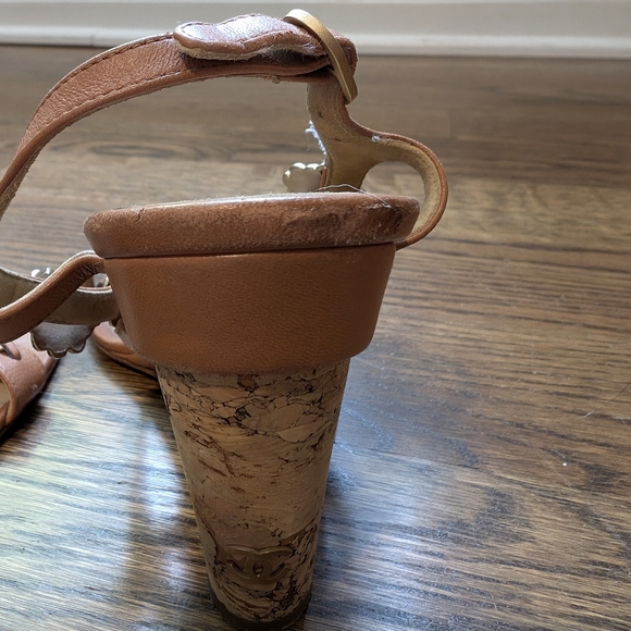 CHANEL Camellia Cork Wedge Sandals | Tan/Brown | Size 39 1/2 (Fits like US 7.5) - Picture 8 of 16